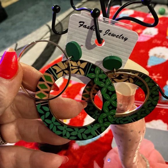 Earrings - Picture 2 of 8